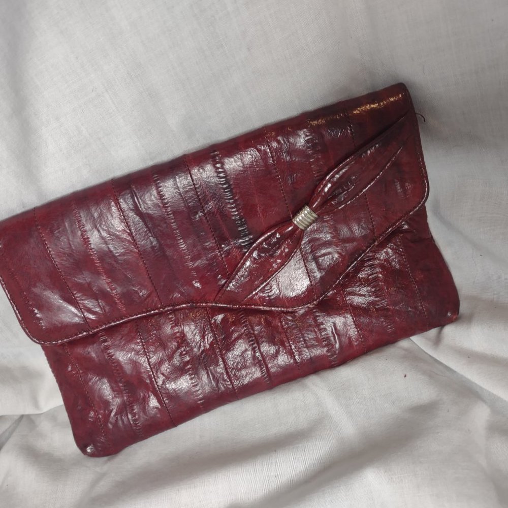 Burgundy chic cluch